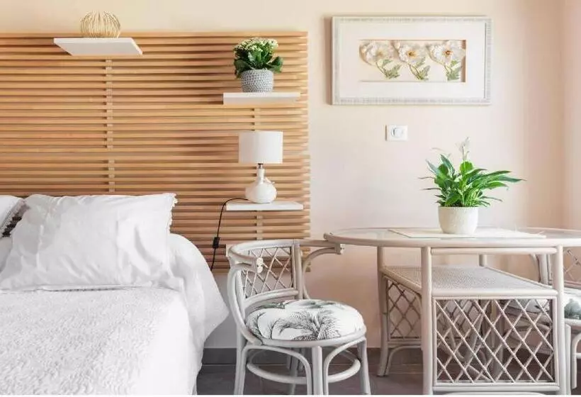 Aamiaismajoitus (B&B) Chambre Et Table D Hôtes Villa Pomponette