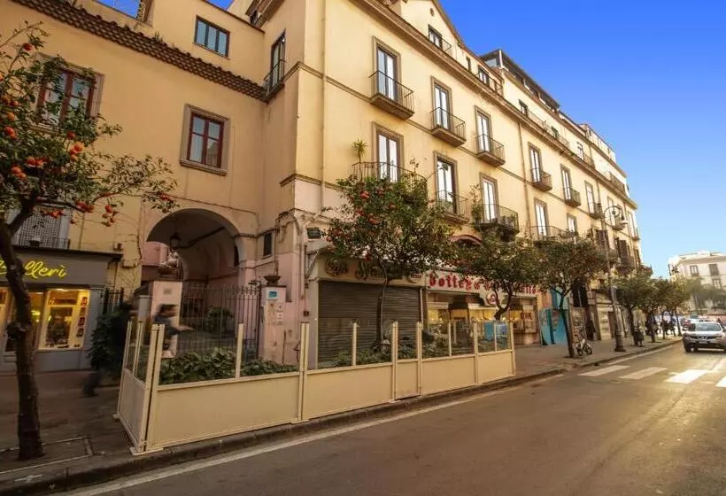 تختخواب و صبحانه Sorrento Square Suites