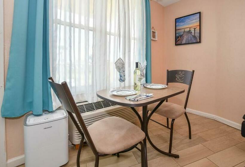 Daytona Beach Studio Condo With Beautiful Ocean View