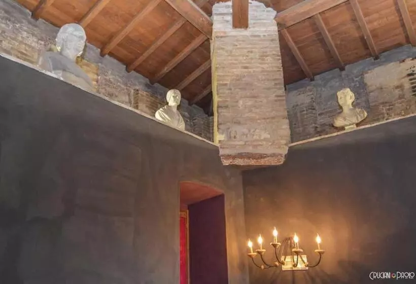 ペンション Torre Caetani Night In A Medieval Tower