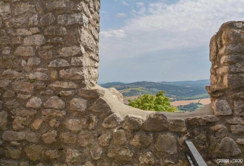 پانسیون Torre Caetani Night In A Medieval Tower