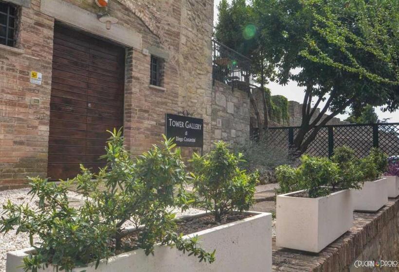 بنسيون Torre Caetani Night In A Medieval Tower