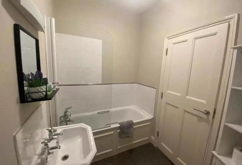 Stylish  2 Bed  Heart Of The City   Parking  Wi Fi  Award Winning  Grade Ii Listed