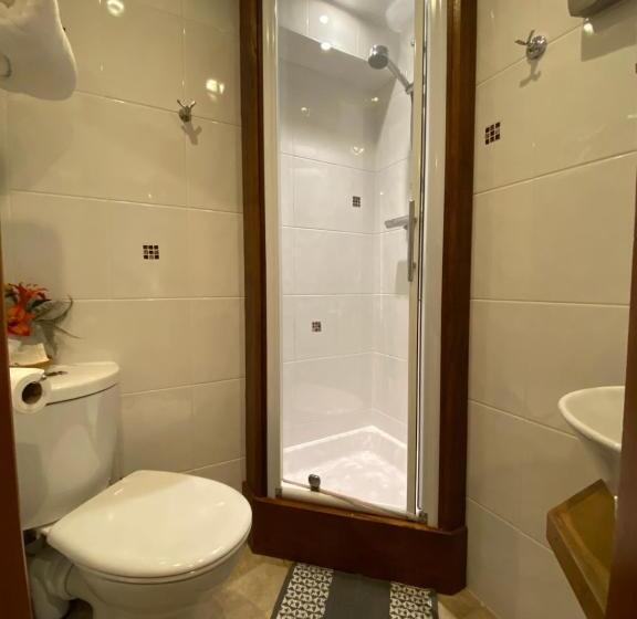 مبيت وإفطار Broad Croft House