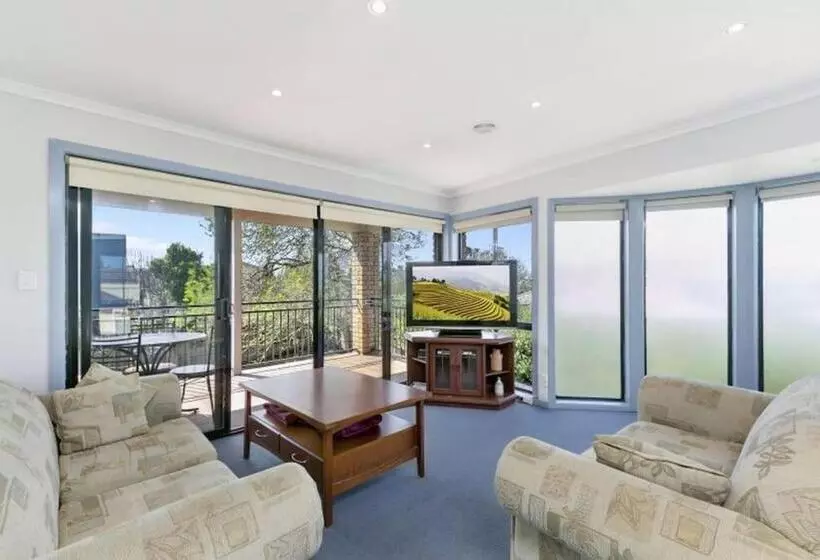 Enormous Torquay Beach Lodge   3 Mins To Beach