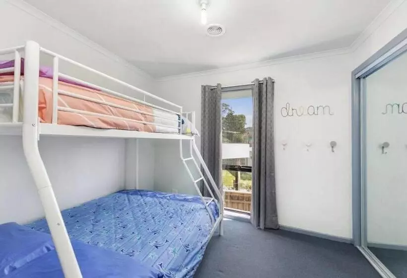 Enormous Torquay Beach Lodge   3 Mins To Beach