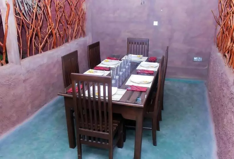 ペンション Induwara Safari Resort