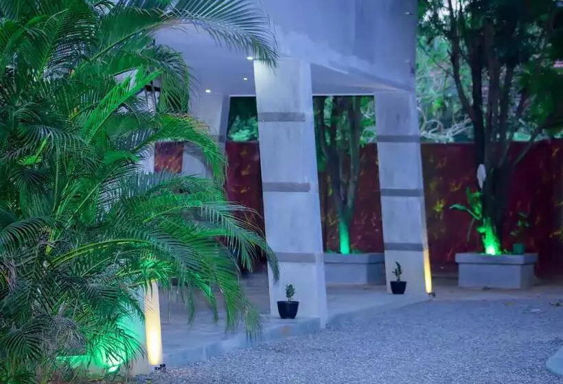 ペンション Induwara Safari Resort