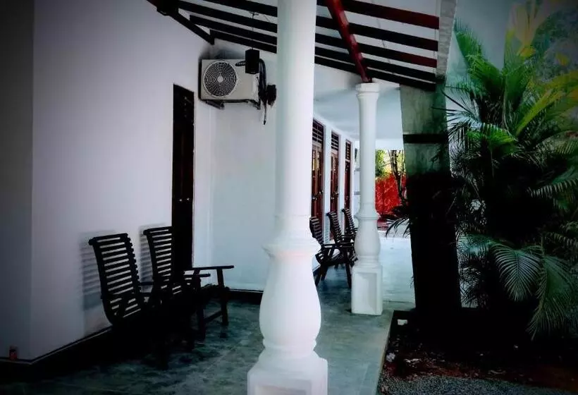ペンション Induwara Safari Resort