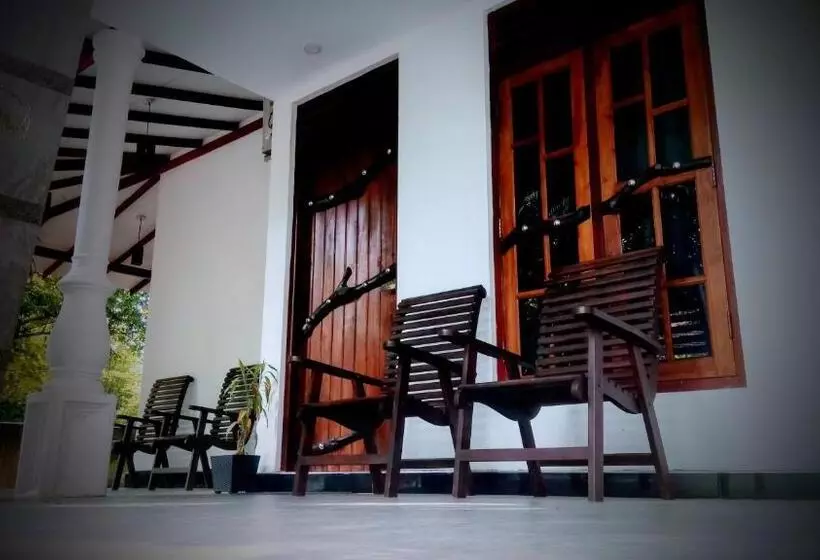 ペンション Induwara Safari Resort