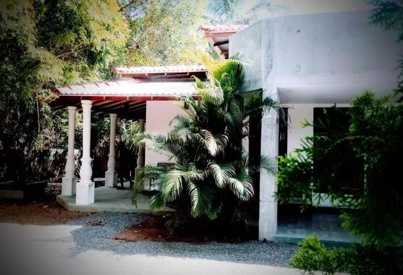 ペンション Induwara Safari Resort