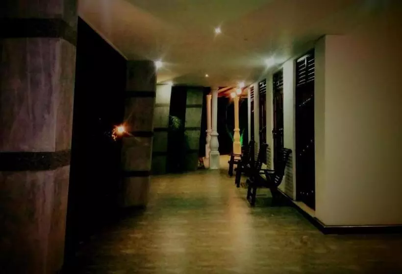 ペンション Induwara Safari Resort