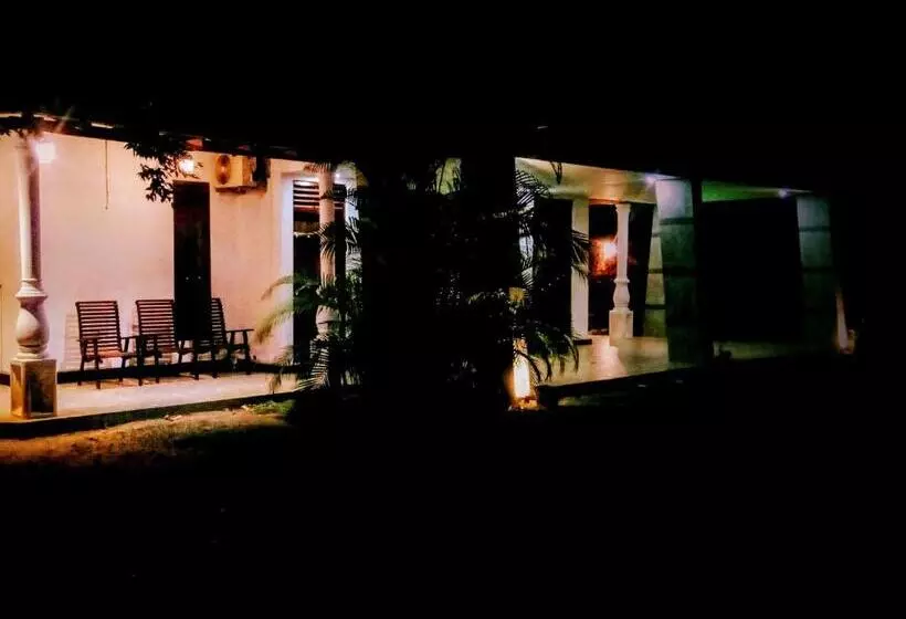 ペンション Induwara Safari Resort