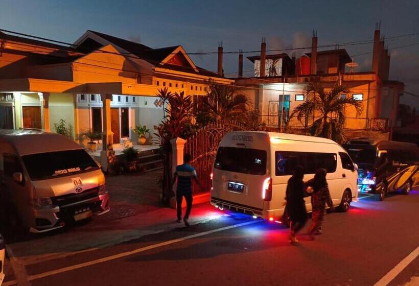 بنسيون Pondok Simpang Tiga