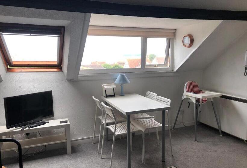 Quirky Loft Apartment In Paignton With Sea Views