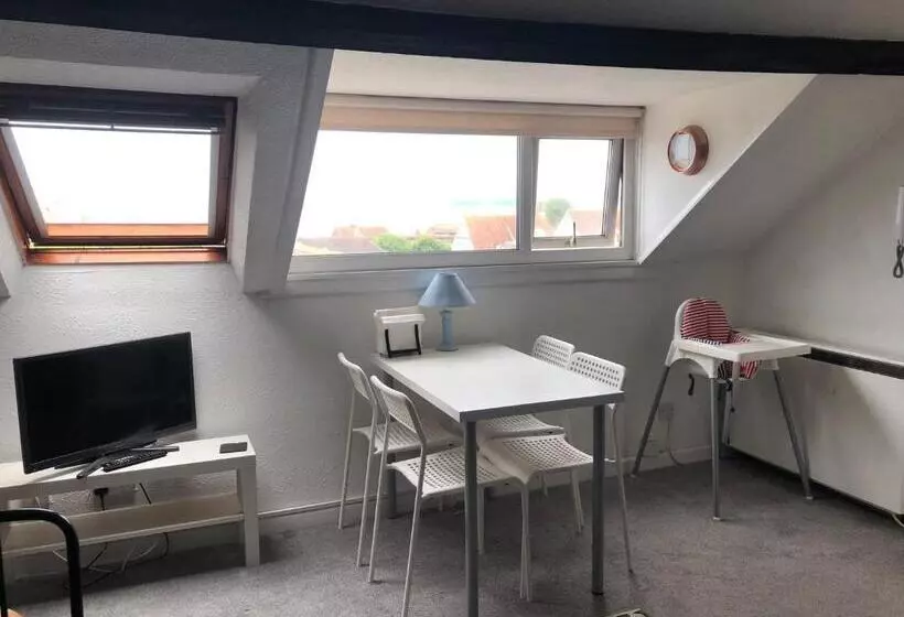 Quirky Loft Apartment In Paignton With Sea Views