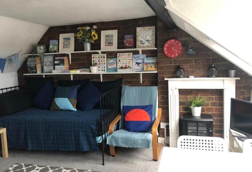 Quirky Loft Apartment In Paignton With Sea Views