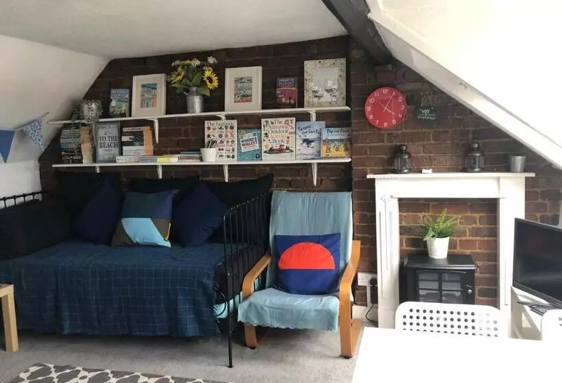 Quirky Loft Apartment In Paignton With Sea Views