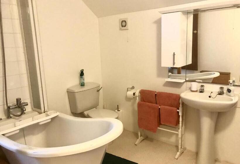 Quirky Loft Apartment In Paignton With Sea Views