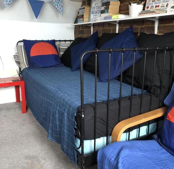 Quirky Loft Apartment In Paignton With Sea Views