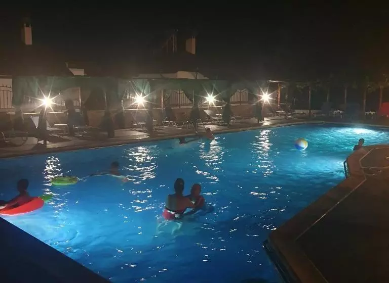 Lomakeskus комплекс рожена, хотел, хотелски комплекс рожена