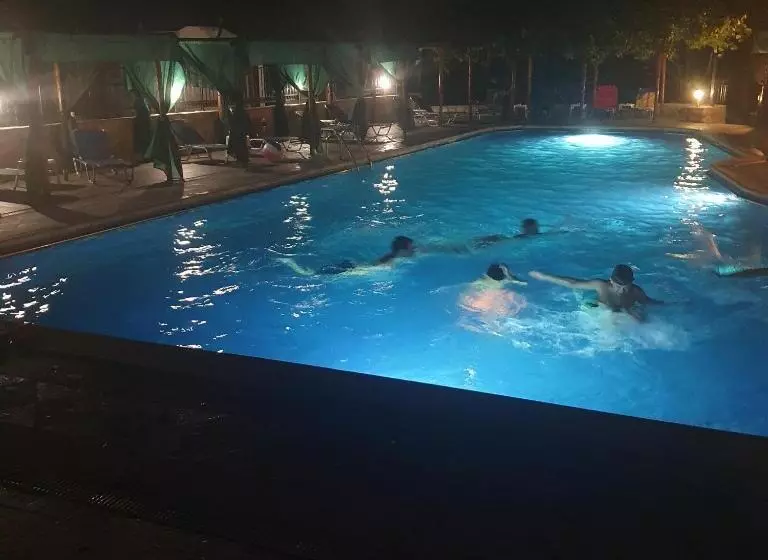 Lomakeskus комплекс рожена, хотел, хотелски комплекс рожена