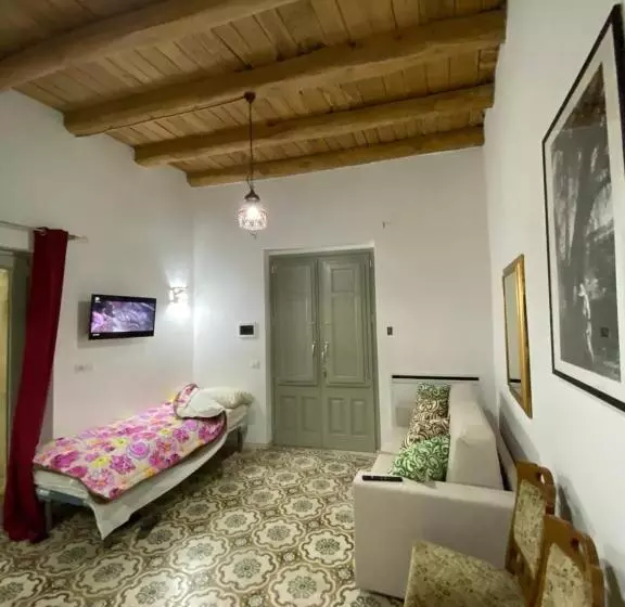 Studio 18