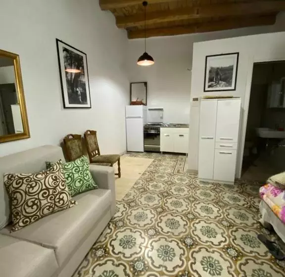 Studio 18