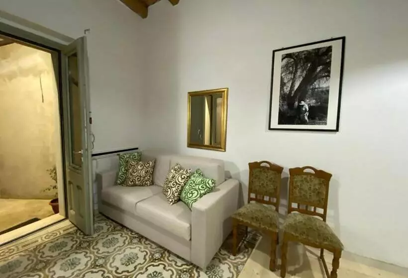 Studio 18