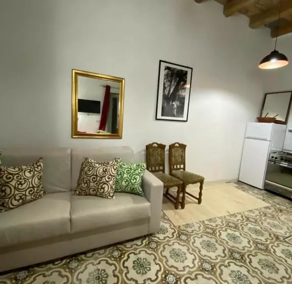 Studio 18
