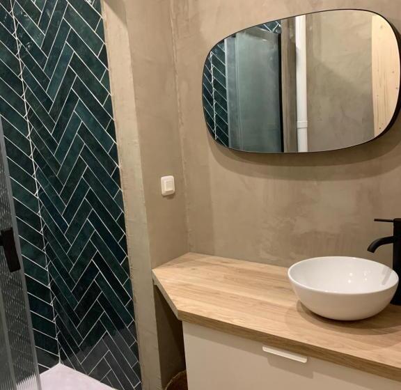 Superbe Appartement Avec Parking Gratuit Sur Place