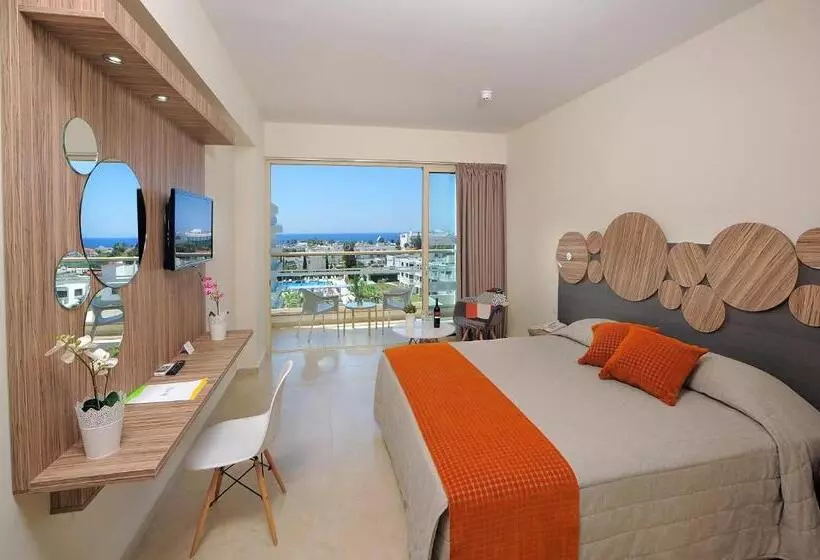 هتل Nelia Gardens