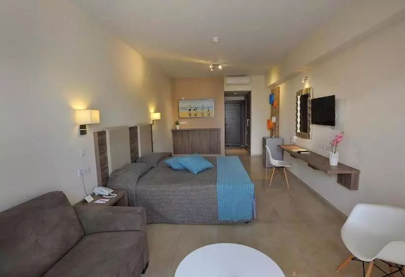 هتل Nelia Gardens