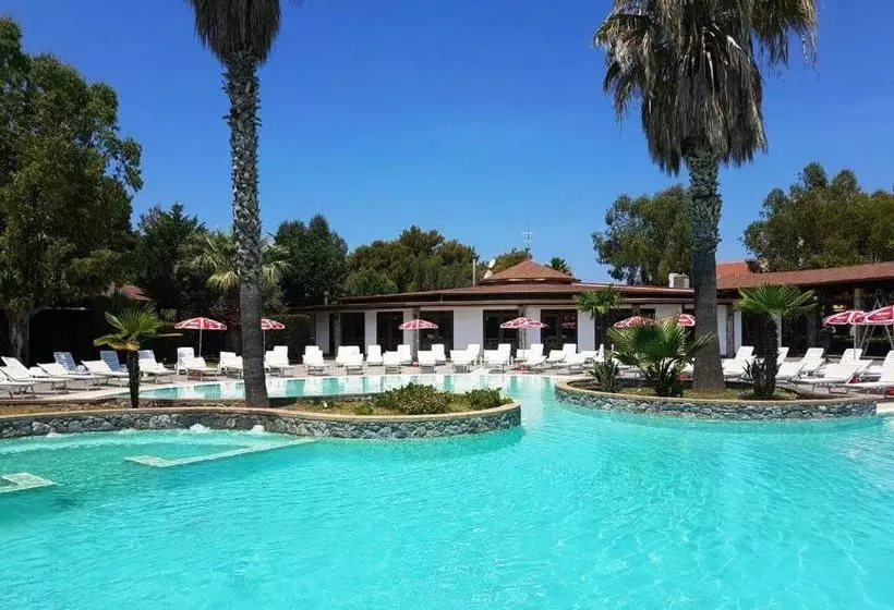 Отель Villaggio Holiday Beach