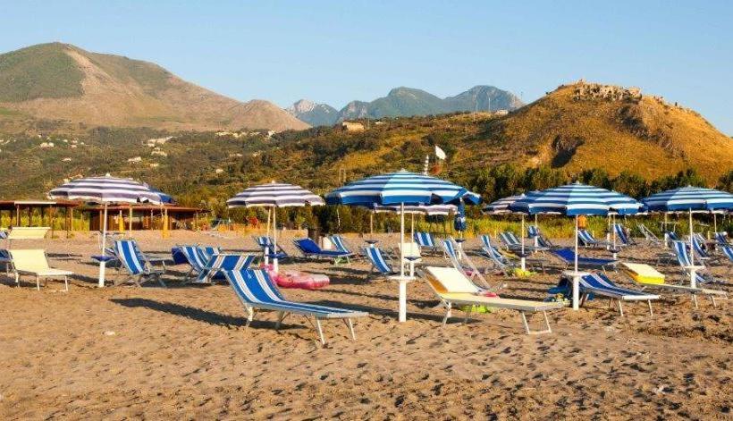 Отель Villaggio Holiday Beach