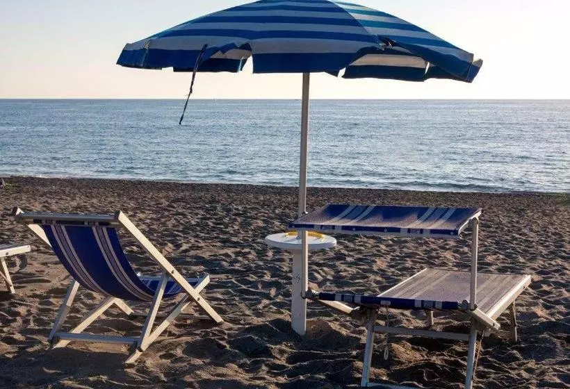 Отель Villaggio Holiday Beach