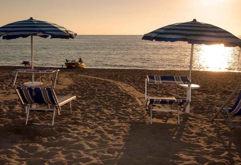 Отель Villaggio Holiday Beach