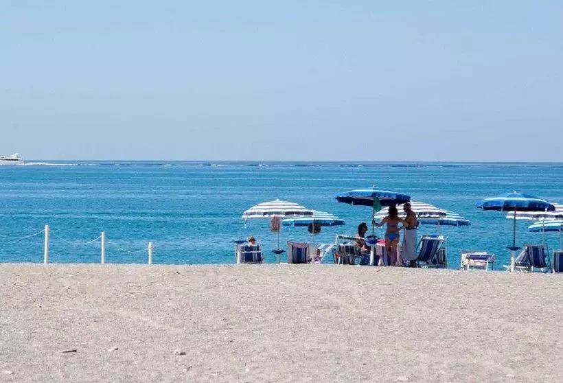 Отель Villaggio Holiday Beach