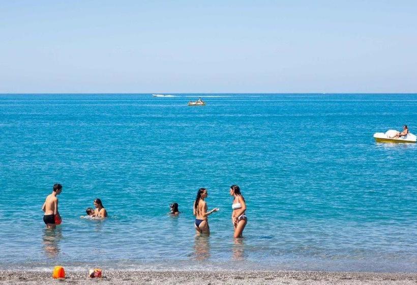 Отель Villaggio Holiday Beach