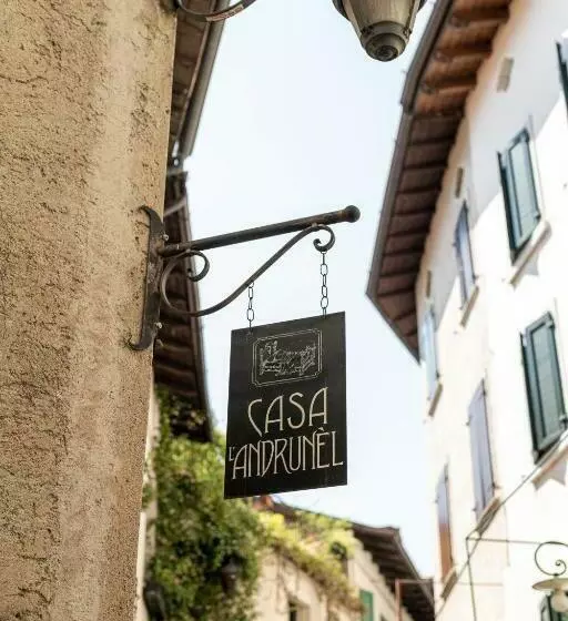 Aamiaismajoitus (B&B) Casa L Andrunèl