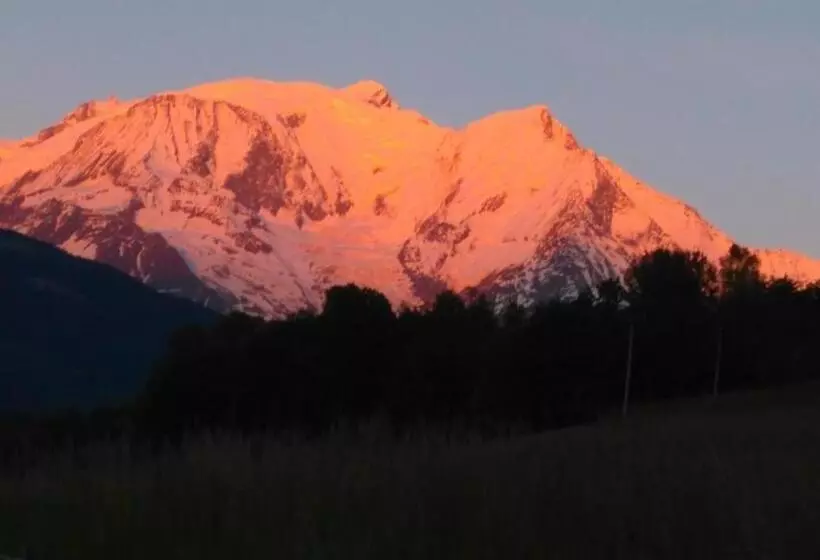 ベッドアンドブレックファースト La Ferme Du Mont Blanc