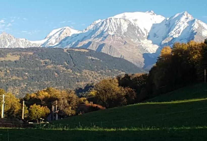 مبيت وإفطار La Ferme Du Mont Blanc