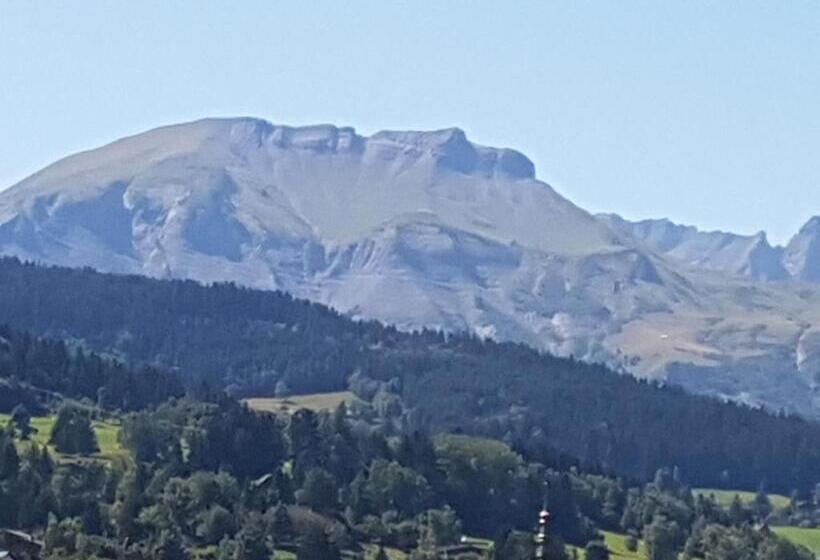 مبيت وإفطار La Ferme Du Mont Blanc