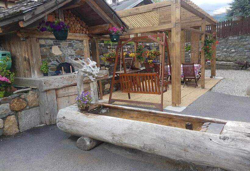 مبيت وإفطار La Ferme Du Mont Blanc