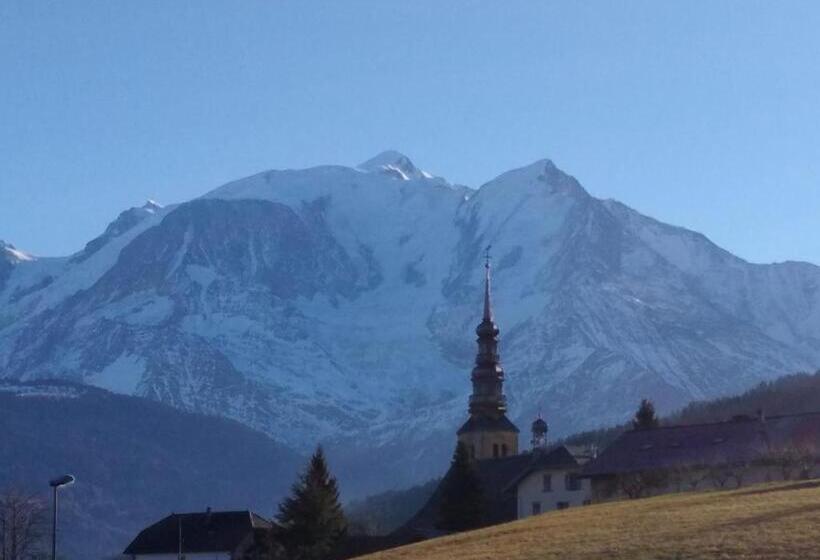 مبيت وإفطار La Ferme Du Mont Blanc