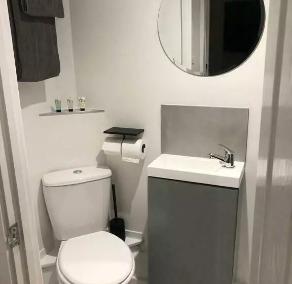 Exclusive Modern Decorated 1 Bedroom Detached Studio