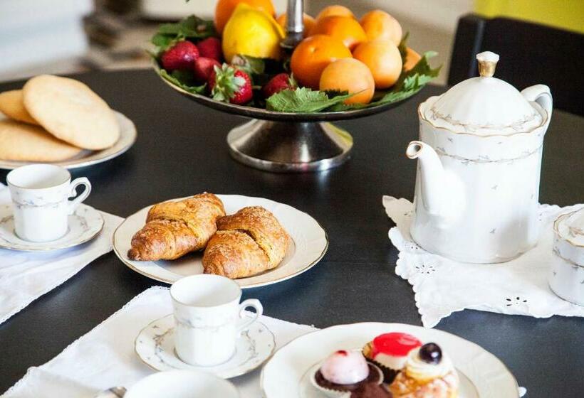 Пансион Naftalina Rooms