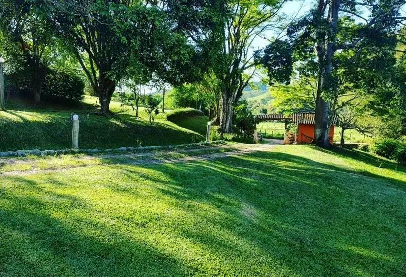 ユースホステル Pousada Campestre Cunha Sp