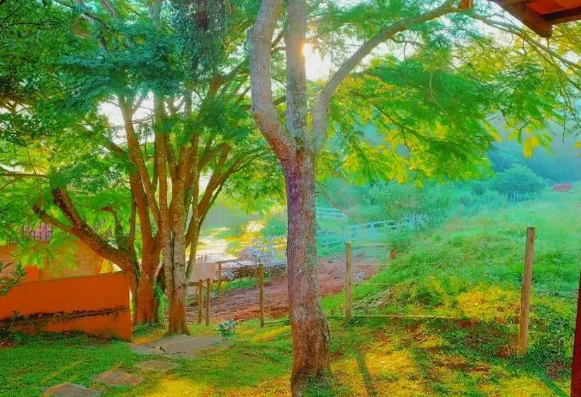 ユースホステル Pousada Campestre Cunha Sp
