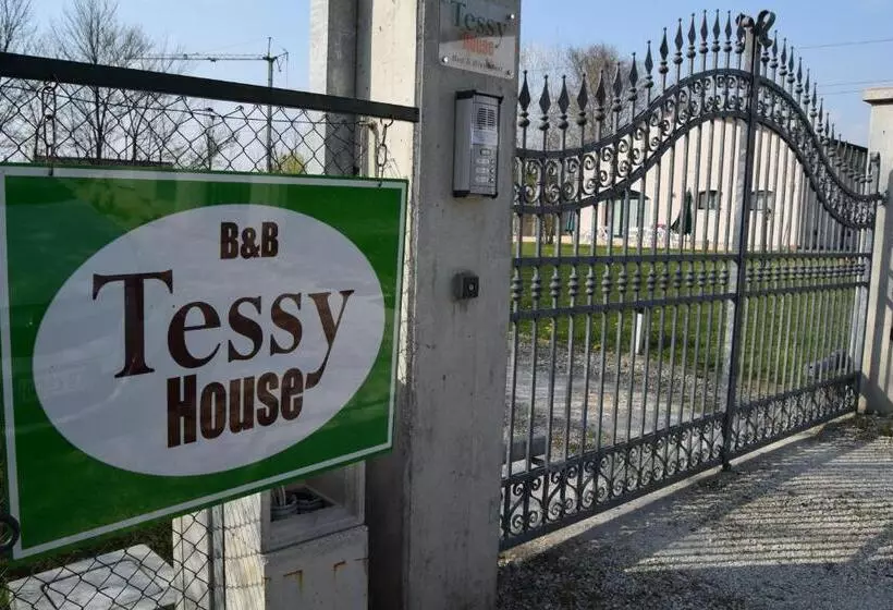 ベッドアンドブレックファースト Casa Vacanza E Per Lavoro Tessyhouse